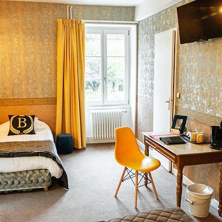 Hotel Le Baron Crémieu Exteriör bild