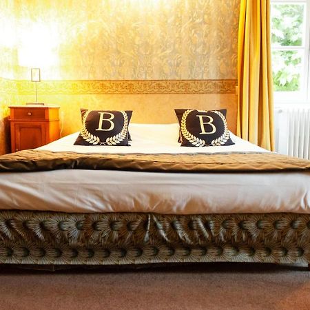 Hotel Le Baron Crémieu Exteriör bild