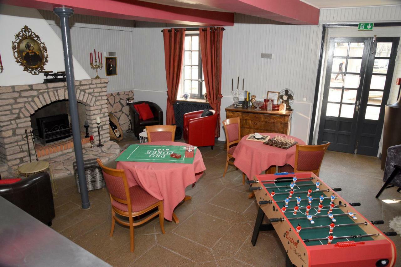 Hotel Le Baron Crémieu Exteriör bild