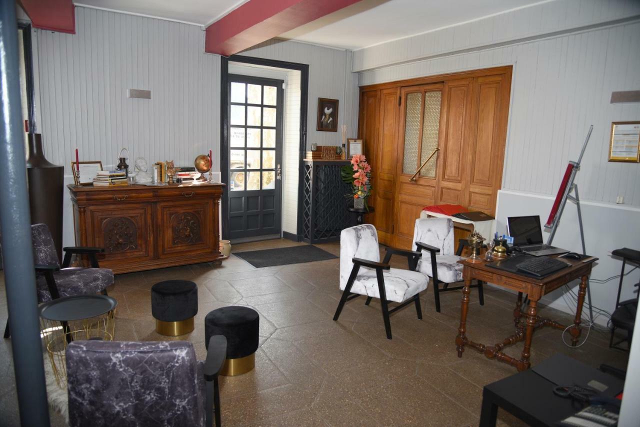 Hotel Le Baron Crémieu Exteriör bild